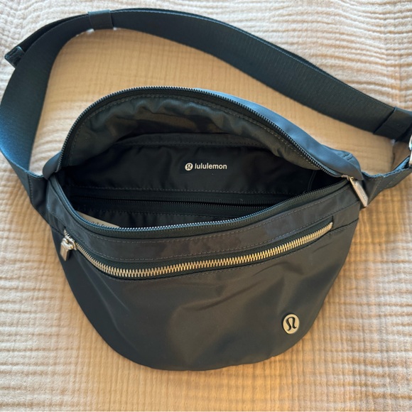 lululemon athletica Black Crossbody Bag - Picture 1 of 3